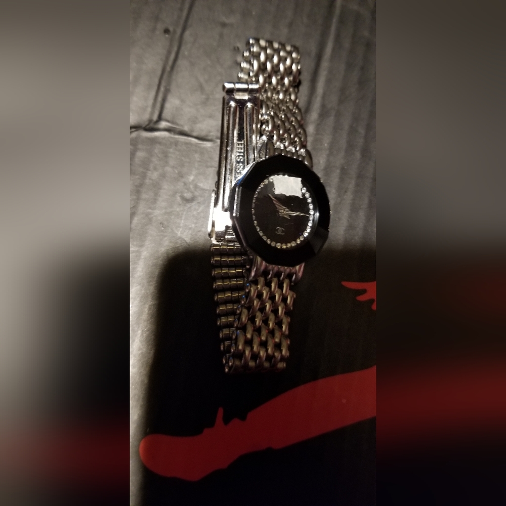 Beautiful Vintage Watch With Diamond Cut Crystal&Diamond Cut Hour Second Hands